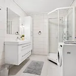 公寓 Great Spacious With 6 Large Rooms, Parking *