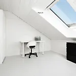 公寓 Great Spacious With 6 Large Rooms, Parking