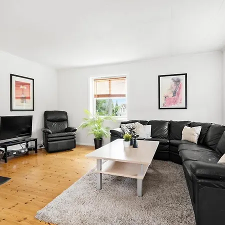 Great Spacious With 6 Large Rooms, Parking * Кристиансанд
