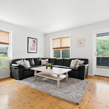 Апартаменты Great Spacious With 6 Large Rooms, Parking *