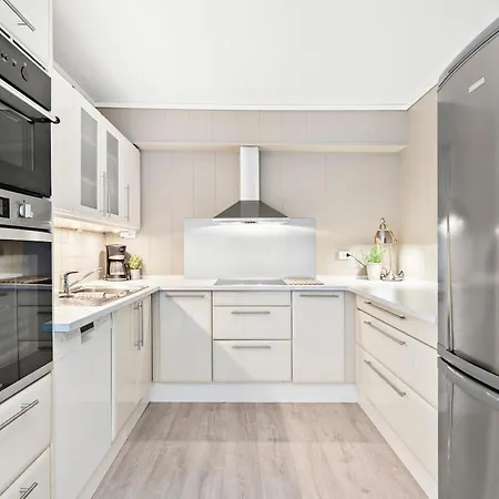 Great Spacious With 6 Large Rooms, Parking *