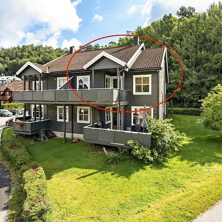 Great Spacious With 6 Large Rooms, Parking