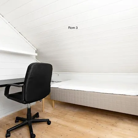 Great Spacious With 6 Large Rooms, Parking Кристиансанд