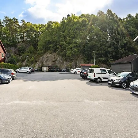 Great Spacious With 6 Large Rooms, Parking Апартаменты