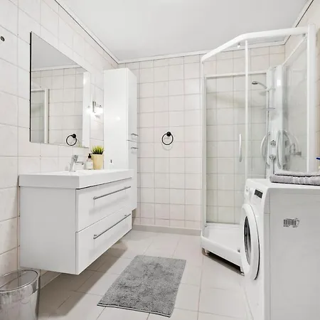 Апартаменты Great Spacious With 6 Large Rooms, Parking *