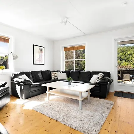 Great Spacious With 6 Large Rooms, Parking Апартаменты *