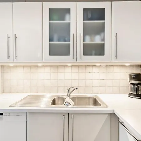 Great Spacious With 6 Large Rooms, Parking Кристиансанд