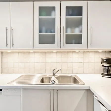 Great Spacious With 6 Large Rooms, Parking Апартаменты