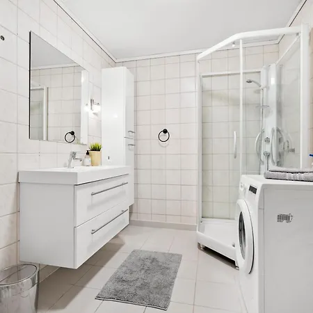 Great Spacious With 6 Large Rooms, Parking Апартаменты *