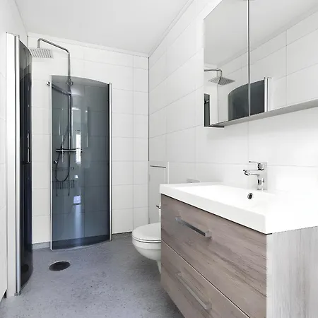 Great Spacious With 6 Large Rooms, Parking Апартаменты