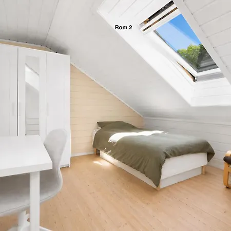 Great Spacious With 6 Large Rooms, Parking