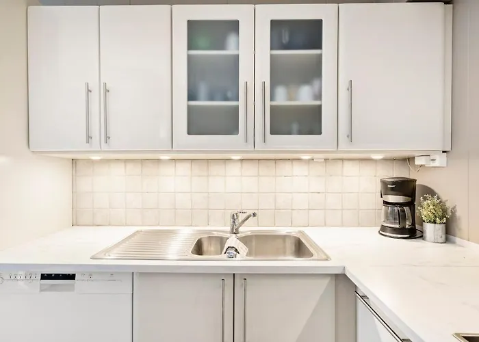 Great Spacious With 6 Large Rooms, Parking Kristiansand